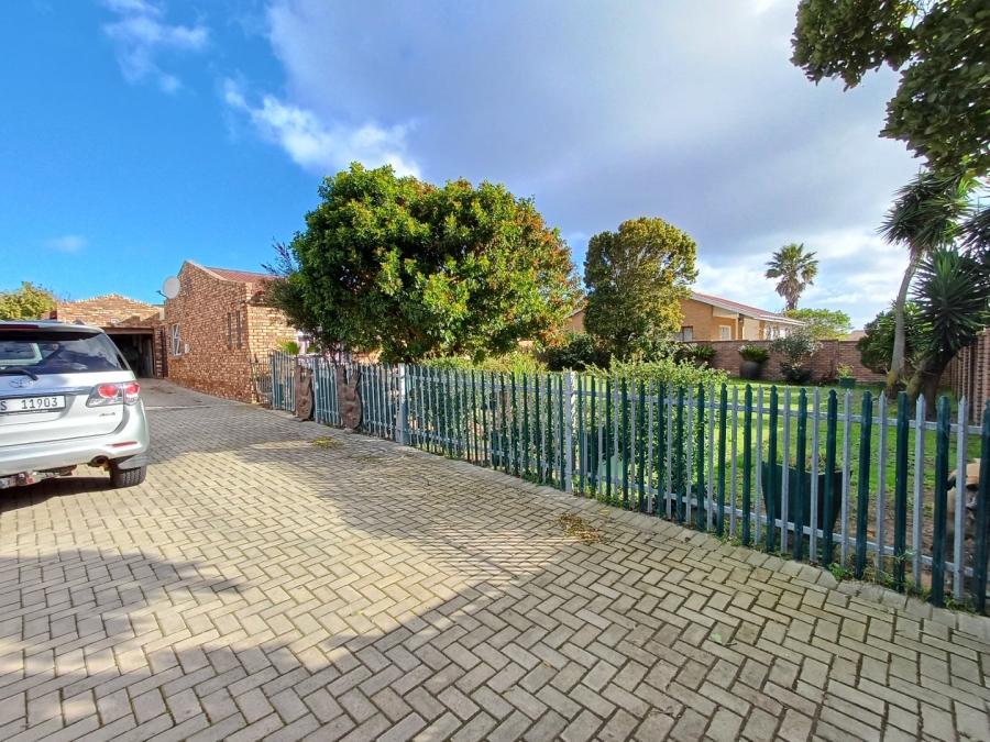 3 Bedroom Property for Sale in Heiderand Western Cape